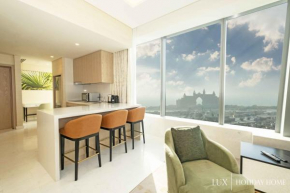 LUX Iconic Views at The Palm Tower Suite 5